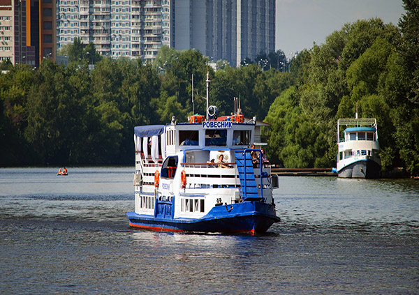 Аренда теплохода Ровесник в Москве